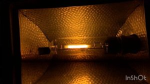 Розжиг лампы ДНаТ 70 ватт в переделанном прожекторе.