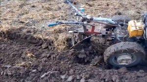 Вспашка мотоблоком с оборотным плугом.Замер расхода топлива, учет времени  и пройденного расстояния