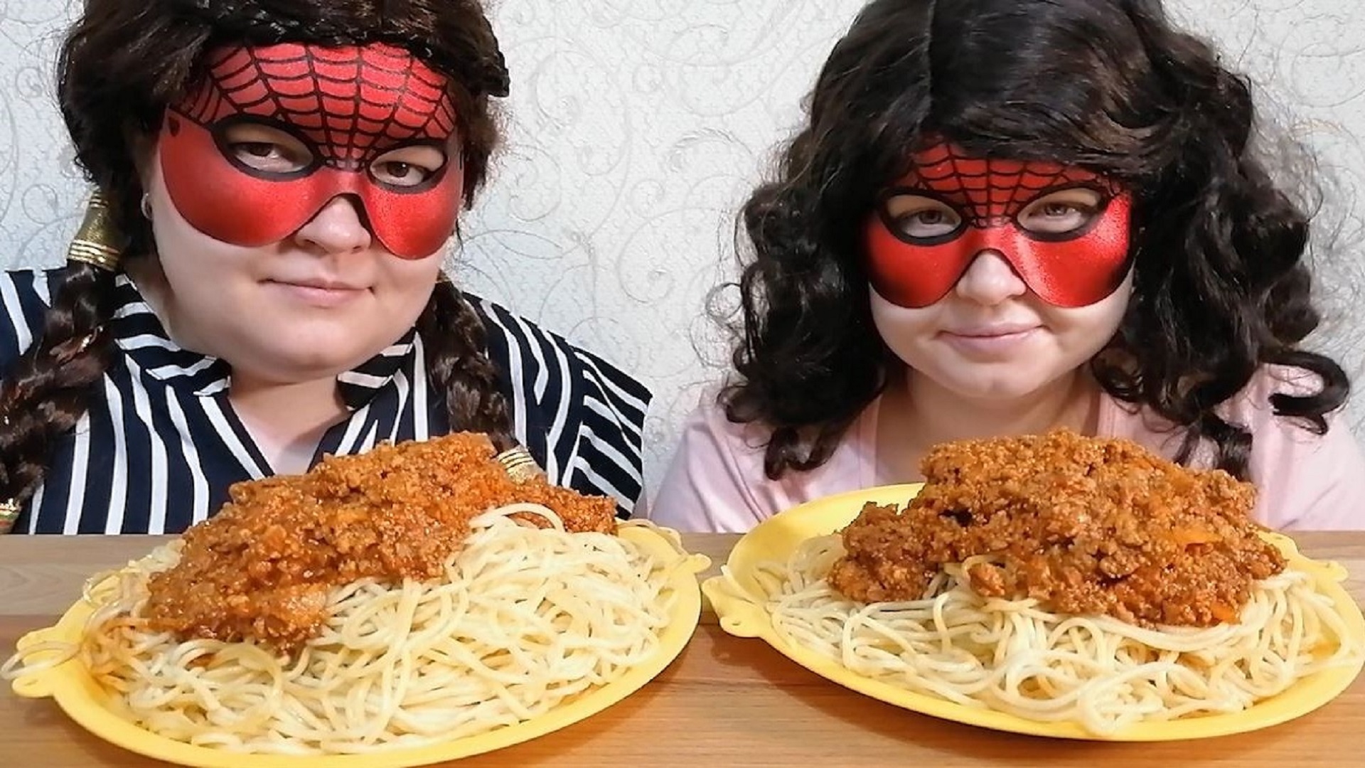 АСМР ИТИНГ Спагетти Болоньезе ASMR Spaghetti Eating Sounds No Talking Звуки Еды Мукбанг не Болталка