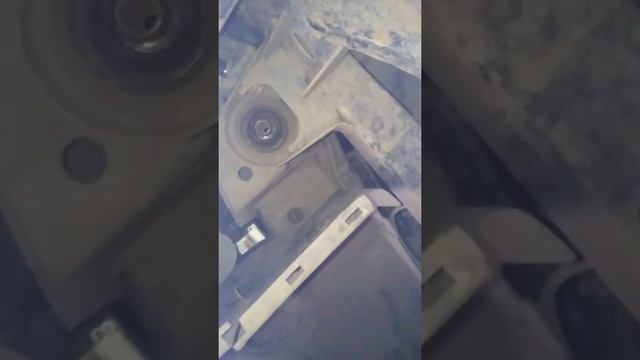 Стук в области передней правой подушки смотреть онлайн