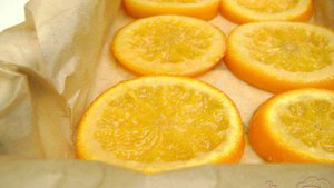 Апельсиновые дольки в сиропе с шоколадными снежинками)))