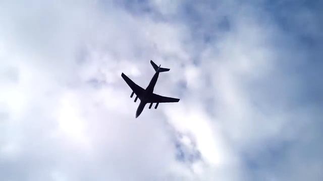 военный самолёт над нашей дачей #
