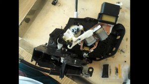 Снятие и ремонт замка задней двери Land Rover Range Rover Sport 06