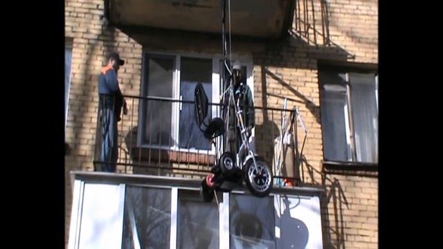 Подъёмный механизм с электрической лебёдкой с тросом