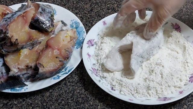 СОУСЛИ БАЛИК ПИШИРИШ / ЖАРЕНАЯ РЫБА В ТОМАТНОМ СОУСЕ смотреть онлайн