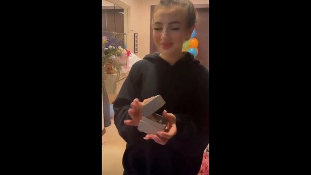 ДЕНЬ РОЖДЕНИЕ ЛЕДИ ДИАНЫ 17 ЛЕТ! Подарок от парня и мамы Леди Дианы! смотреть онлайн