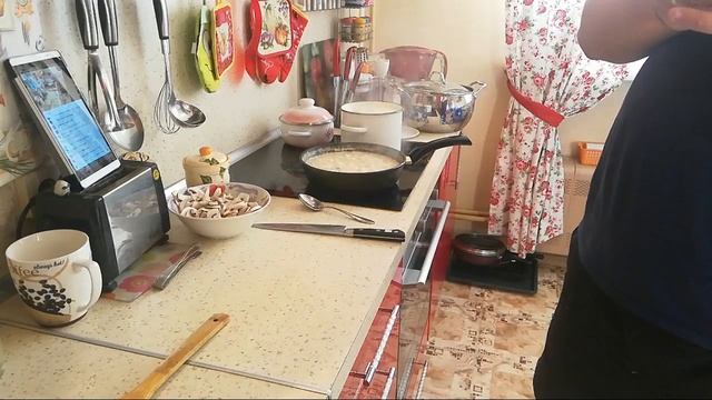 Кулинарный LIVE Стрим: Сырный Суп И Куриные Сердечки смотреть онлайн