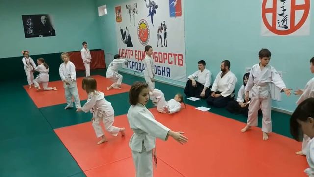 Айкидо у детей: экзамен на 7-6 кю, коса (кататэ) дори сихо наге, 23.04.2022