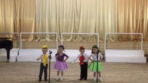 Шарик жучку взял за ручку