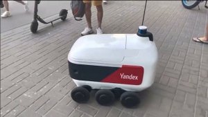 «Яндекс» запустил доставку еды роботами в Мурино