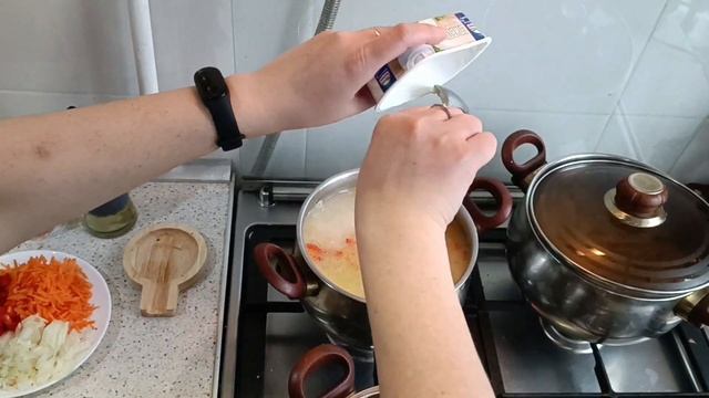 Готовлю простой домашний обед / Приготовила два первых блюда ??? Сырный суп / Каждому по запросам смотреть онлайн