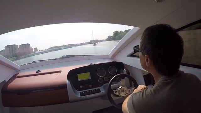 Катер на подводных крыльях Дельфин V2