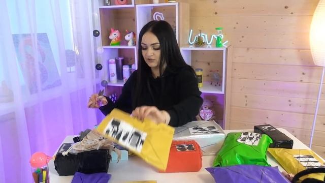 Купила 20 ПОТЕРЯННЫХ ПОСЫЛОК с ПОЧТЫ /  ЧТО ВНУТРИ? / Потерянные посылки VS потерянный чемодан!?