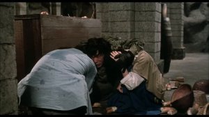 Джеки Чан дерётся с монахами в фильме ДОСПЕХИ БОГА 1986