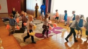 Танец "Капает дождик" средняя группа