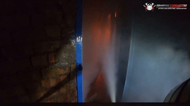 Пожар в СНТ. Горят два садовых дома. смотреть онлайн