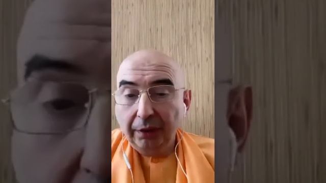 ЗАЧЕМ ВАЙШНАВ ПОВТОРЯЕТ МАХА-МАНТРУ #shorts #святоеимя #садхусвами #джапа #мантра #медитация