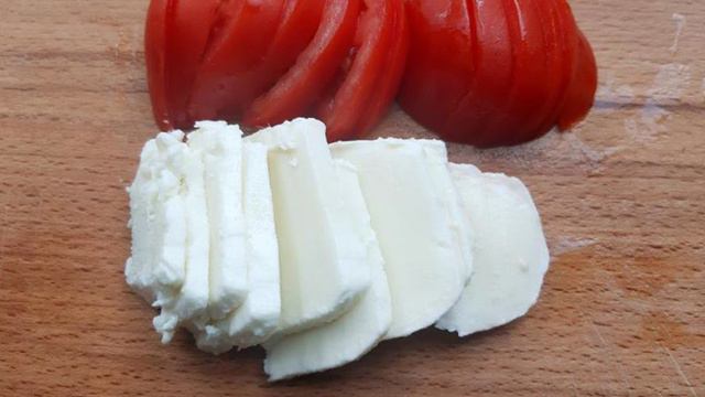 Кабачки фаршированные моцареллой