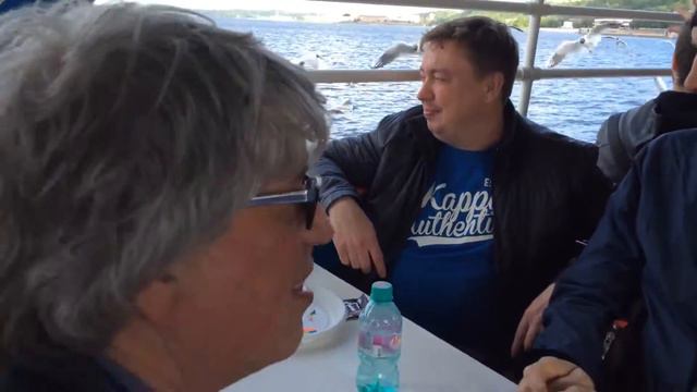 И КОРАБЛЬ (поэтов ) ПЛЫВЁТ смотреть онлайн