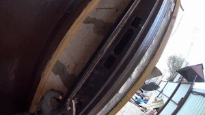 Демонтаж металлической коробки косяка двери в частном доме
