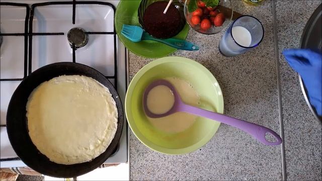 Как приготовить блины рецепт видео. Готовим блины на молоке тонкие. Как жарить блины на сковороде