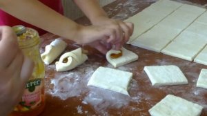 Как приготовить круасаны и пирожки.