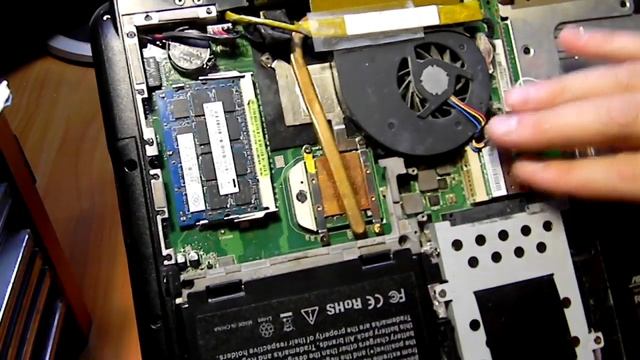 Замена петли в ноутбуке ASUS K51AC смотреть онлайн