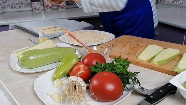 Язычки из кабачков запеченные в панировке. Очень вкусно! И просто!)