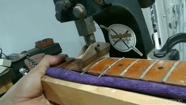 Fender Stratocaster 1978 Guitar Refret Original Fender Small Fret #bassboifretworks Ep.119 смотреть онлайн