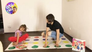 Твистер играем с мамой | ОЛЕСЯУ | не скучные игры