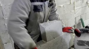 Укладка блоков на МОНТАЖНУЮ ПЕНУ: ПРОЧНОСТЬ.