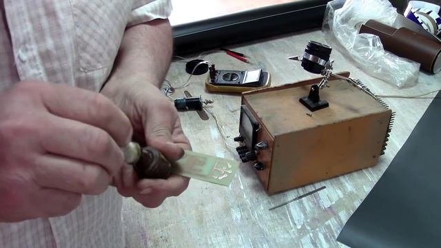 Показан процесс изготовления печатной платы с помощью плоттера и пленки. Немного о светодинамике.Пок