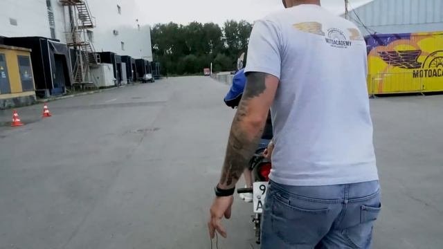Мотошкола! Женщина на двух колесах. Все живы?
