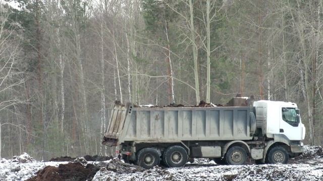 Самосвал RENAULT KERAX 8x4 выгрузка вскрыши смотреть онлайн