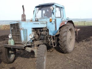 Tractor MTZ-80L, plowing the garden /// Трактор МТЗ-80Л, вспашка огорода