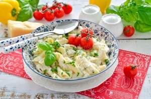 КАК ПРИГОТОВИТЬ МАКАРОНЫ СО СМЕТАНОЙ И СЫРОМ