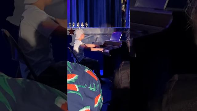 Still DRE on piano at talent show смотреть онлайн