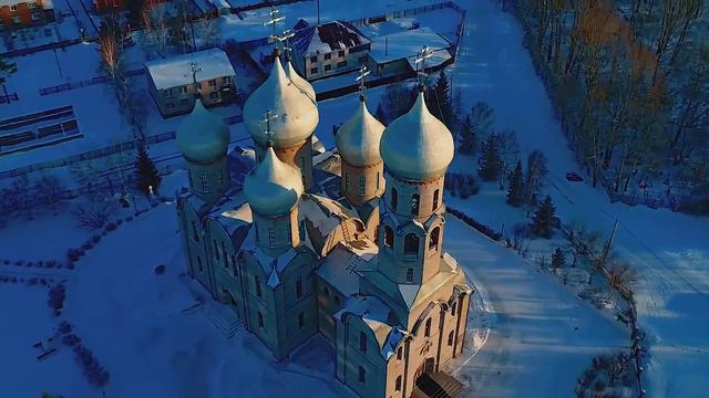 Свято-Троицкий собор г. Шарыпово — съёмка с воздуха