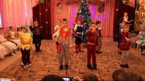 Танец: "Игрушки заводные"