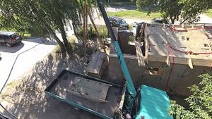 Дом из соломы: монтаж энергоэффективной крыши