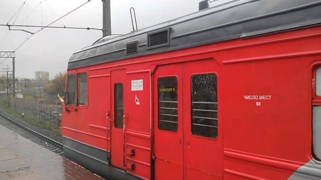 «Электропоезда «ЭД4М-0113» и «ЭД4М-0229» на платформе «Электрозаводская» Казанское направление МЖД»