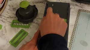 veggie slicer unboxing and using.
