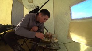 ОДИН НА ЛЬДУ. Шикарная рыбалка с домашним комфортом. На налима с ночёвкой .Выезд 1