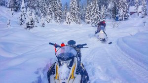 Чуть не угробили снегоходы. Попали в пургу. Зимовьё в горах. Стелс Stels капитан 150 long