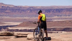 The White Rim Trail // 100 Miles of Canyonlands in a Day