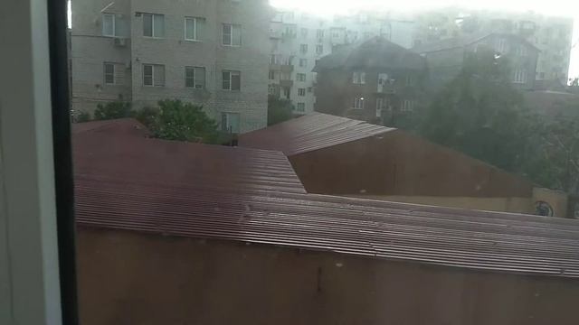 очень сильный ветер с дождем Махачкале смотреть онлайн