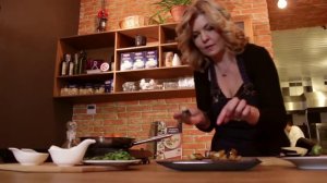 Как приготовить салат с козьим сыром и баклажанами