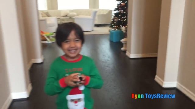Ryan Opens Christmas Presents Early and Leaves Treats for Santa смотреть онлайн