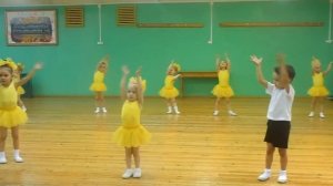 Танец "Заячья зарядка". (София Тихомирова-3,9 года)