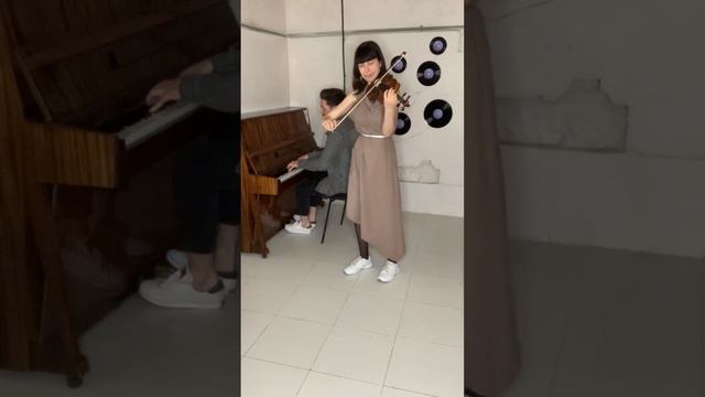 Maestro Music School - Музична школа для дітей для дорослих. Викладач скрипки у музичній школі
